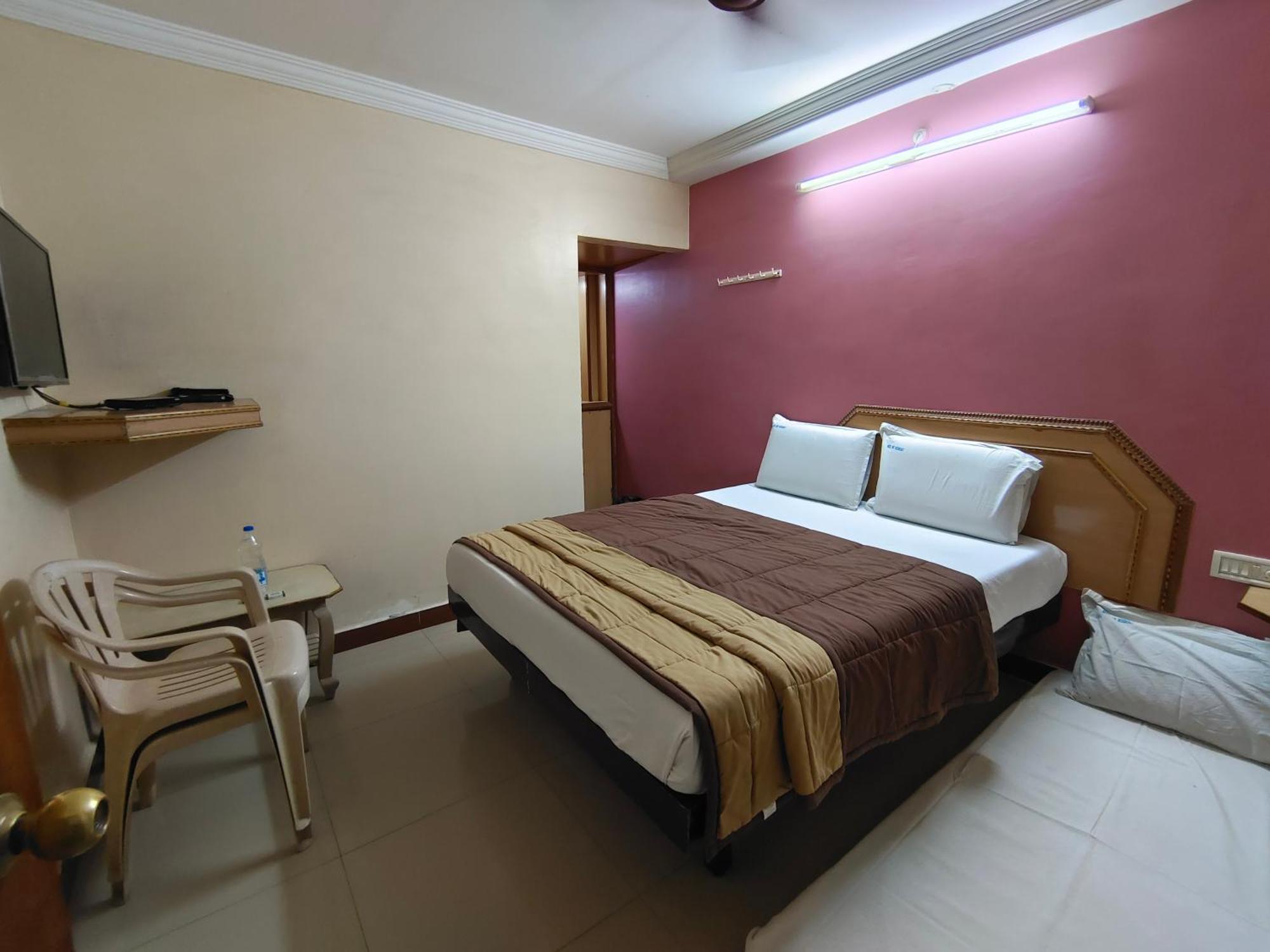 Hotel Dkr Residency Tirupati Cameră foto